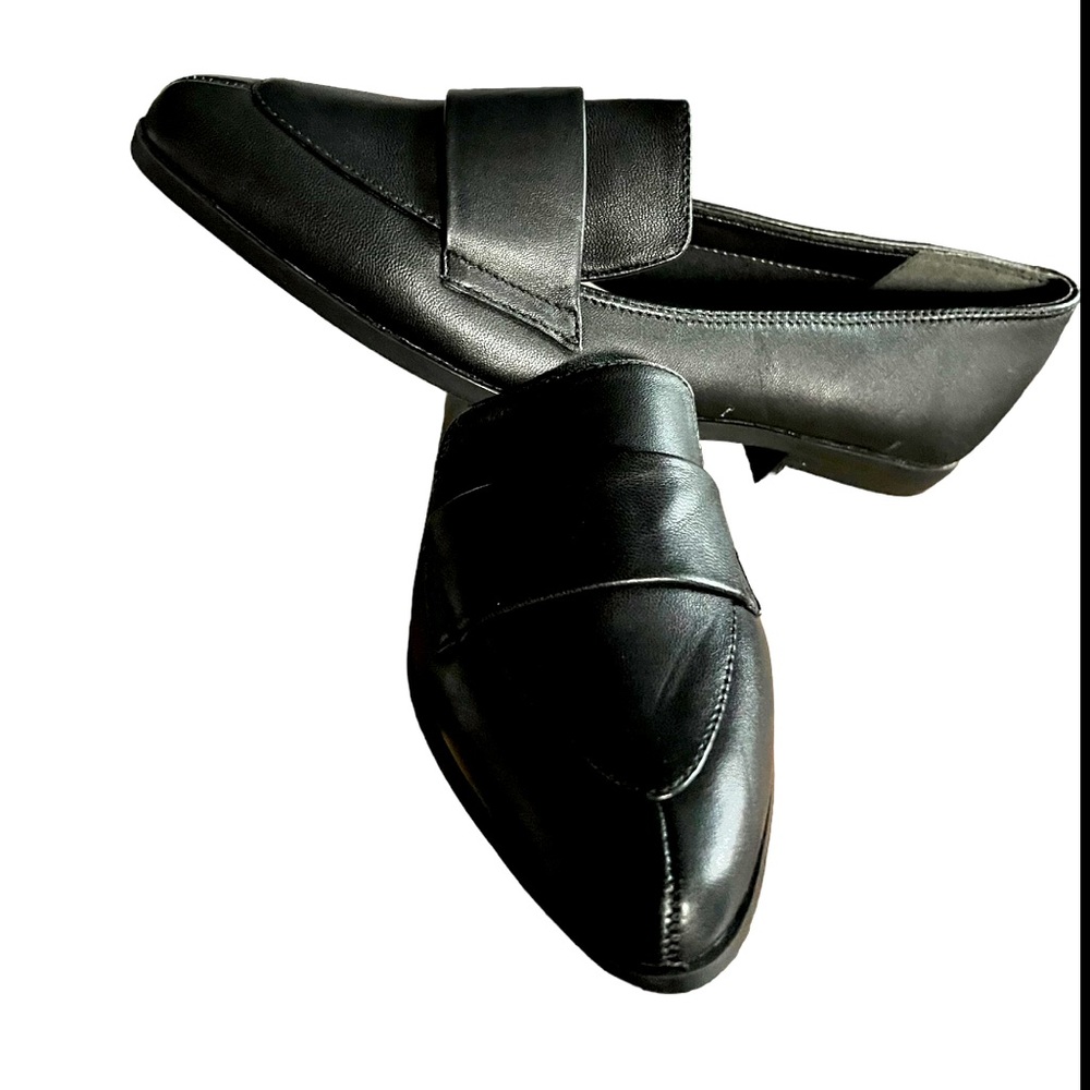 NEW!!! Womens leather designer loafers byBAR III; sz 5.5